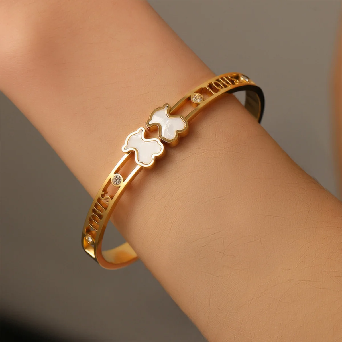 Brazalete TOUS en muñeca